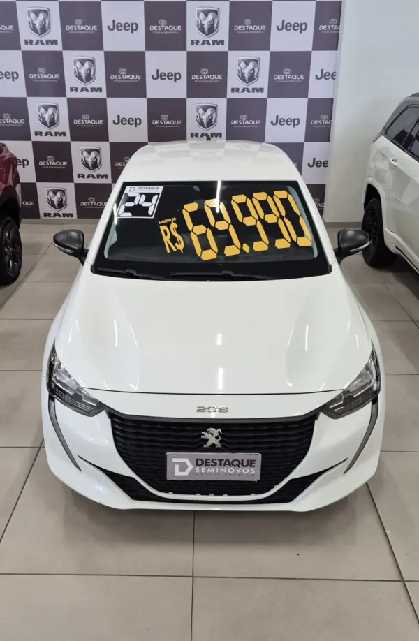 PEUGEOT 208