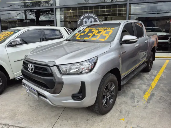 TOYOTA HILUX